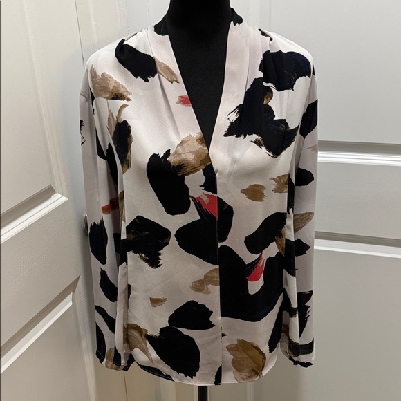 NIC+ZOE Tops - NIC+ZOE Painted Brushstroke V-Neck Blouse in Ivory, Black, Tan & Red
